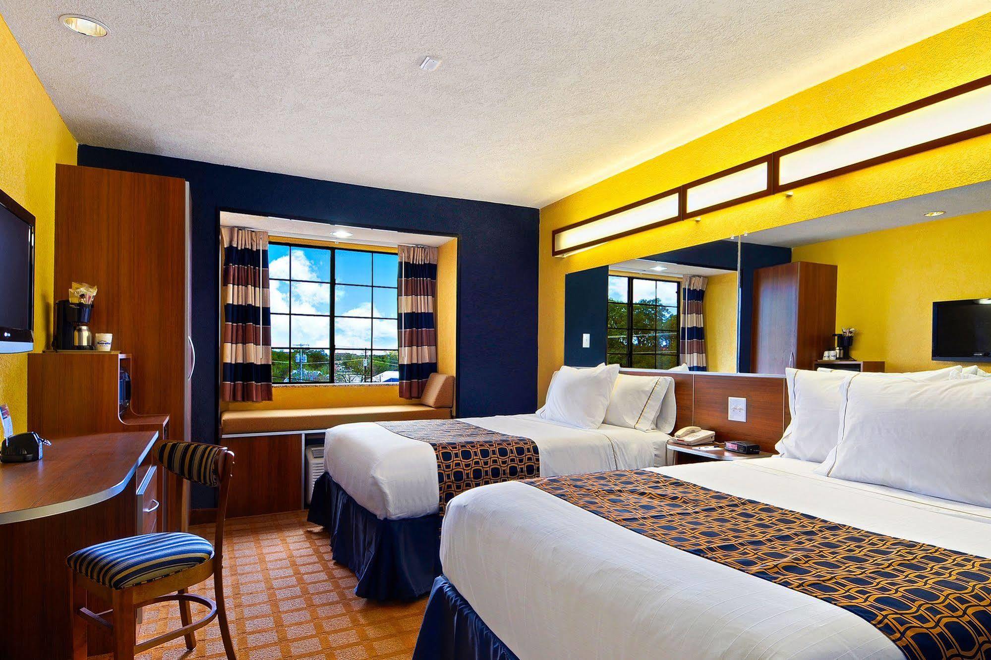 Microtel Inn & Suites By Wyndham New Braunfels I-35 Ngoại thất bức ảnh